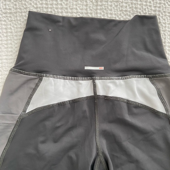 Aerie Grey Mesh Leggings - Picture 5 of 9